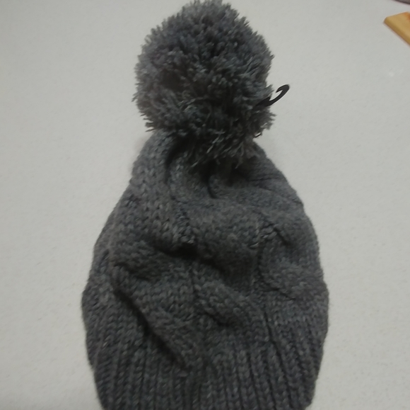 Forever 21 Cable Knit pom pom beanie, black - Picture 4 of 5